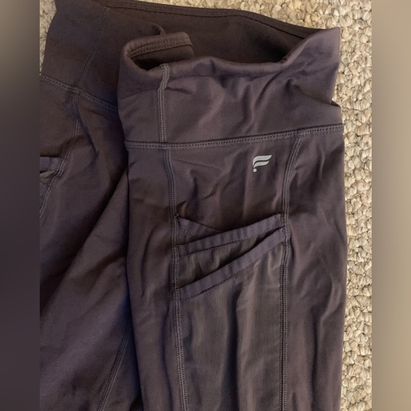 Purple XS Fabletics Cropped Leggings with Pockets - Picture 2 of 4